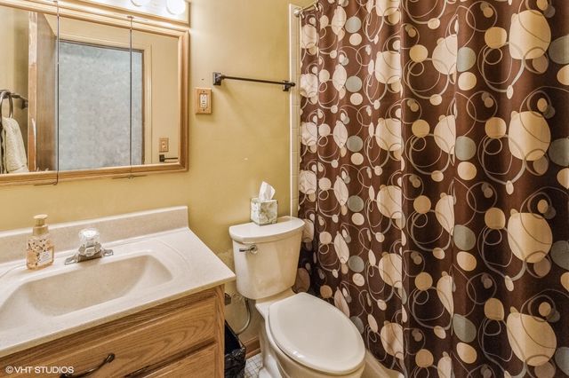 23W233 Cambridge Court, Glen Ellyn, IL 60137