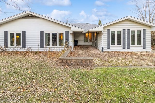 23W233 Cambridge Court, Glen Ellyn, IL 60137