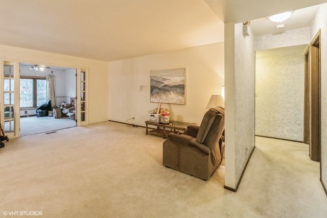 23W233 Cambridge Court, Glen Ellyn, IL 60137