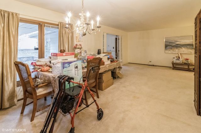 23W233 Cambridge Court, Glen Ellyn, IL 60137