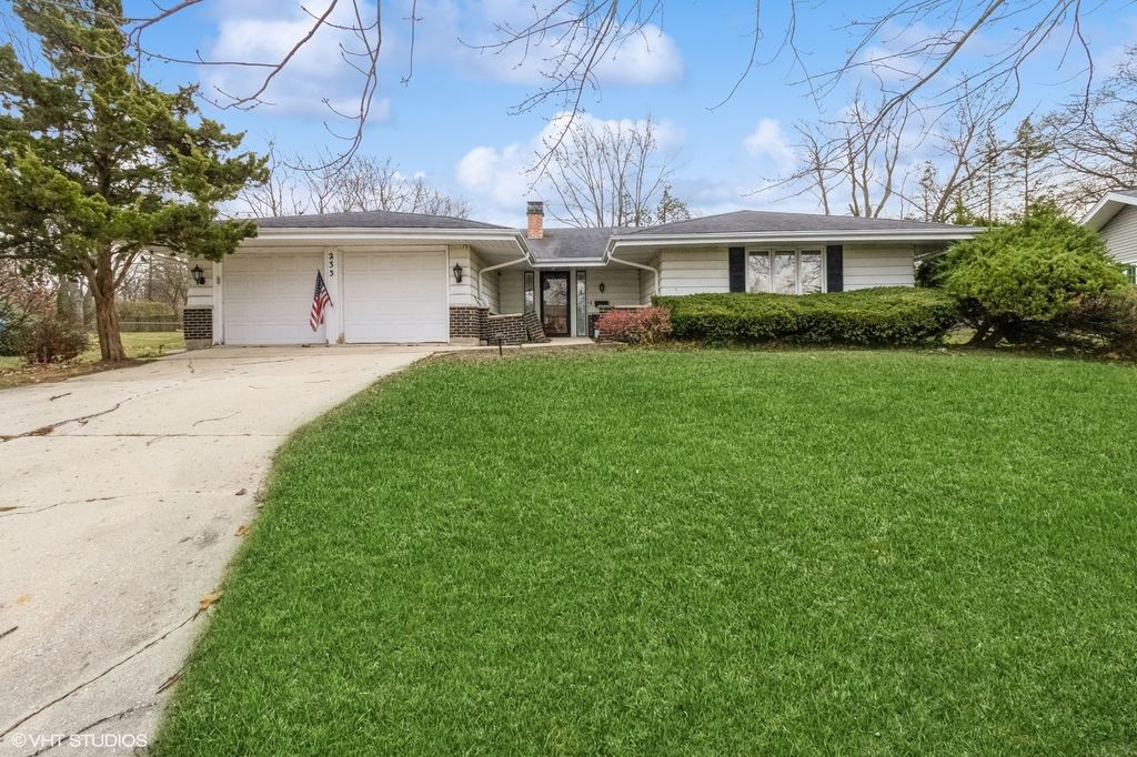 23W233 Cambridge Court, Glen Ellyn, IL 60137