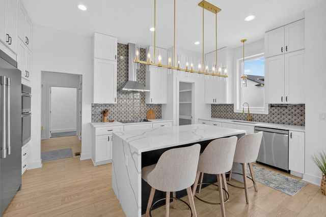 3943 NW 181ST Street, Clive, IA 50325