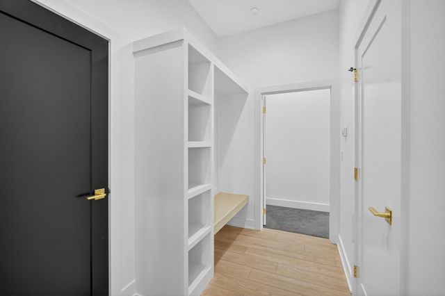 3943 NW 181ST Street, Clive, IA 50325