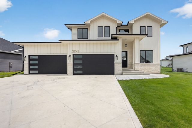 3943 NW 181ST Street, Clive, IA 50325