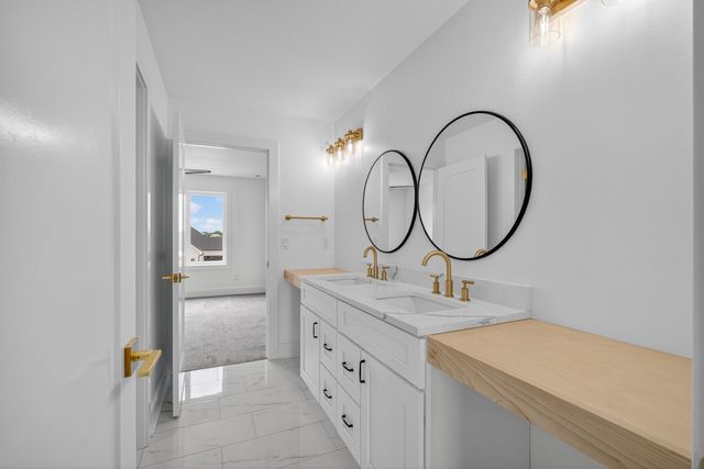 3943 NW 181ST Street, Clive, IA 50325