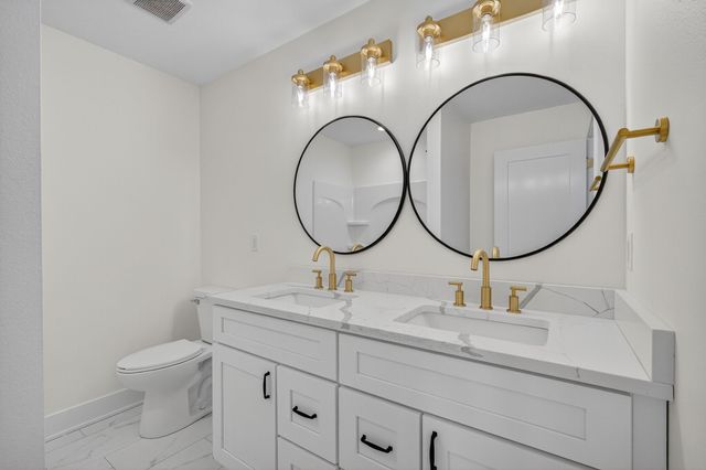 3943 NW 181ST Street, Clive, IA 50325