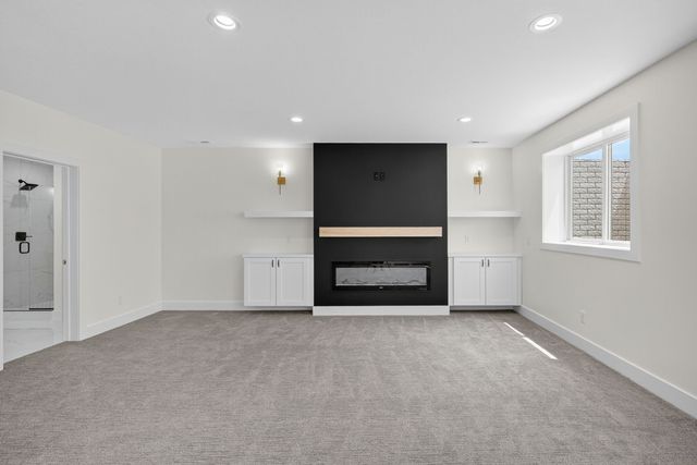 3943 NW 181ST Street, Clive, IA 50325