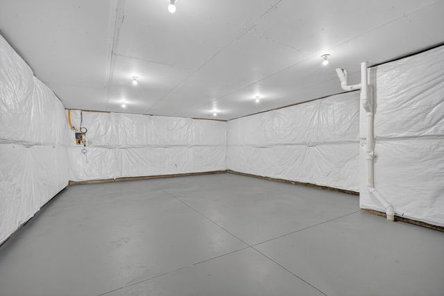 3943 NW 181ST Street, Clive, IA 50325