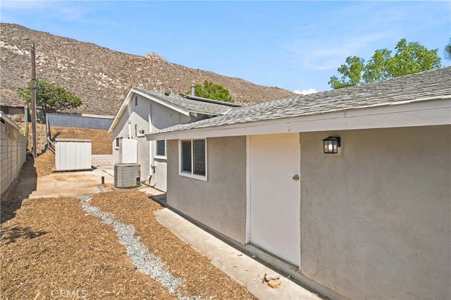 5945 Paramount Drive, Jurupa Valley, CA 92509