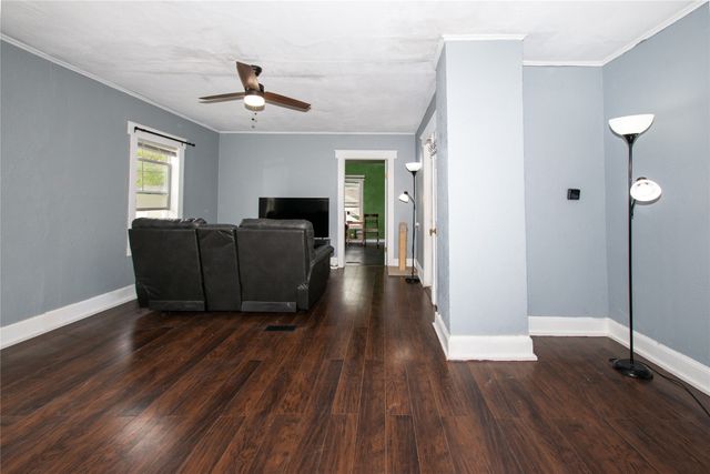 3203 Cambridge Street, Des Moines, IA 50313