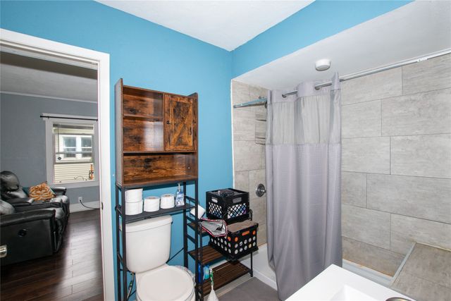 3203 Cambridge Street, Des Moines, IA 50313