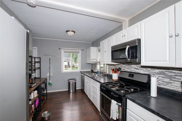 3203 Cambridge Street, Des Moines, IA 50313