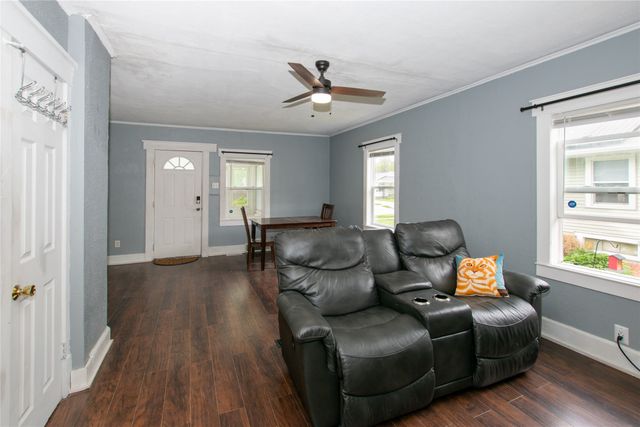 3203 Cambridge Street, Des Moines, IA 50313