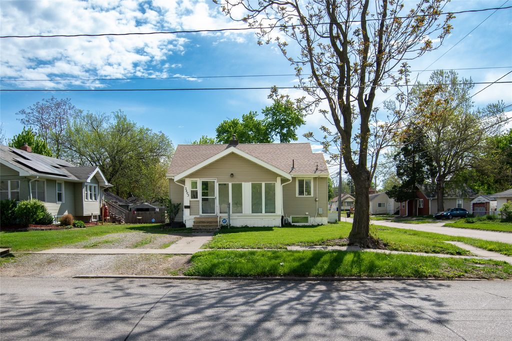 3203 Cambridge Street, Des Moines, IA 50313