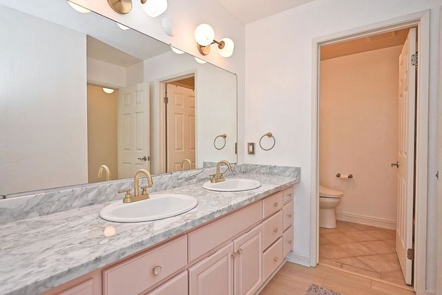 960 Shorepoint 215, Alameda, CA 94501