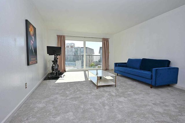 960 Shorepoint 215, Alameda, CA 94501