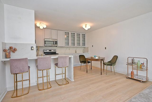 960 Shorepoint 215, Alameda, CA 94501