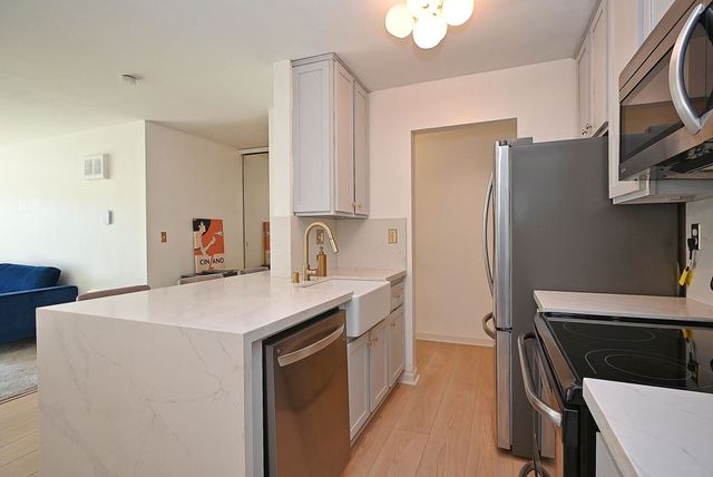 960 Shorepoint 215, Alameda, CA 94501