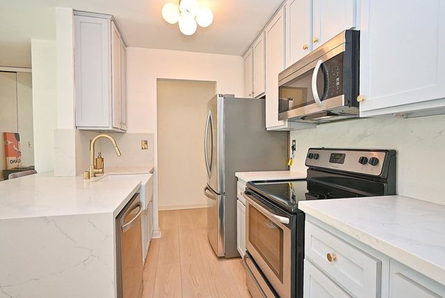 960 Shorepoint 215, Alameda, CA 94501