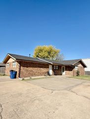 3024 W 27th St S, Wichita, KS 67217
