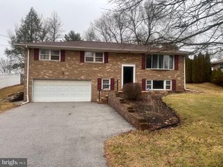 2589 AUDLYN DR, York, PA 17408
