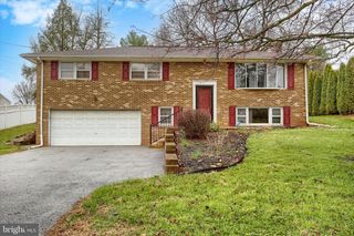 2589 AUDLYN DR, York, PA 17408
