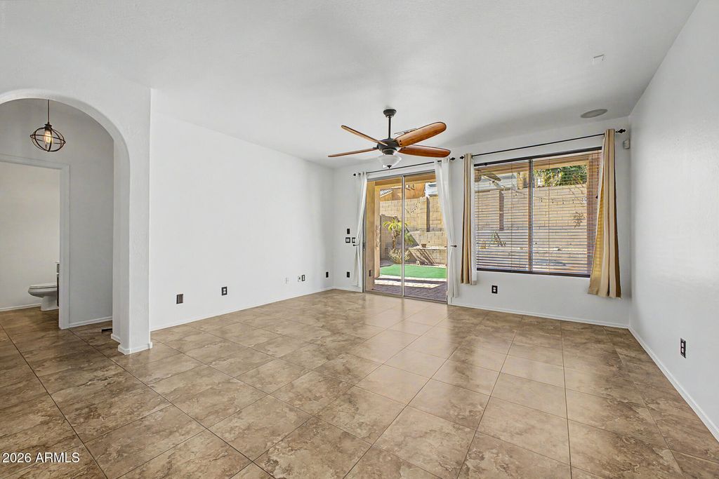 Image 11 of property listing at 1650 W COTTONWOOD Lane, Phoenix, AZ 85045