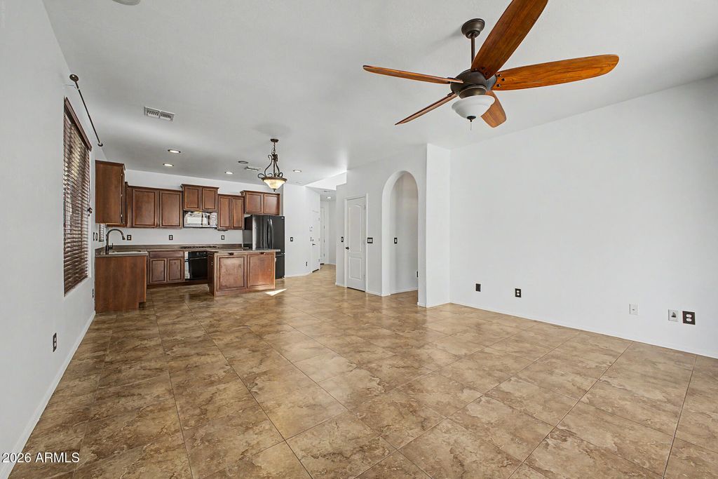 Image 12 of property listing at 1650 W COTTONWOOD Lane, Phoenix, AZ 85045