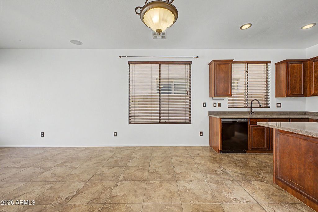 Image 19 of property listing at 1650 W COTTONWOOD Lane, Phoenix, AZ 85045