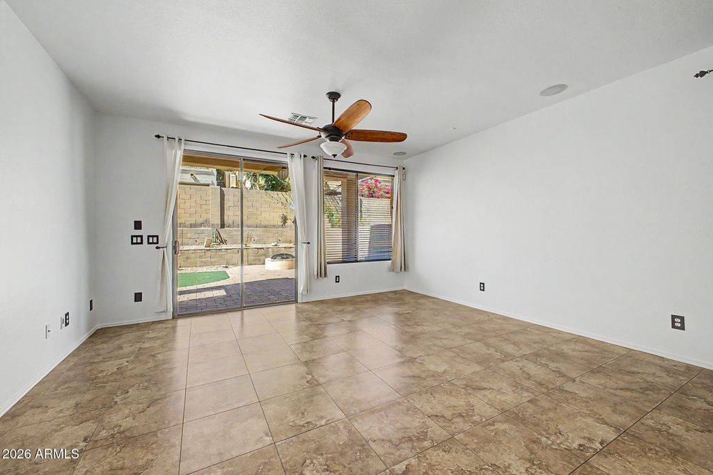 Image 9 of property listing at 1650 W COTTONWOOD Lane, Phoenix, AZ 85045