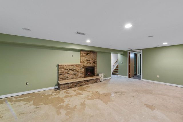 6845 N 102nd STREET, Milwaukee, WI 53224