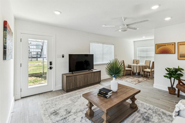 1200 E 52nd ST 209, Austin, TX 78723