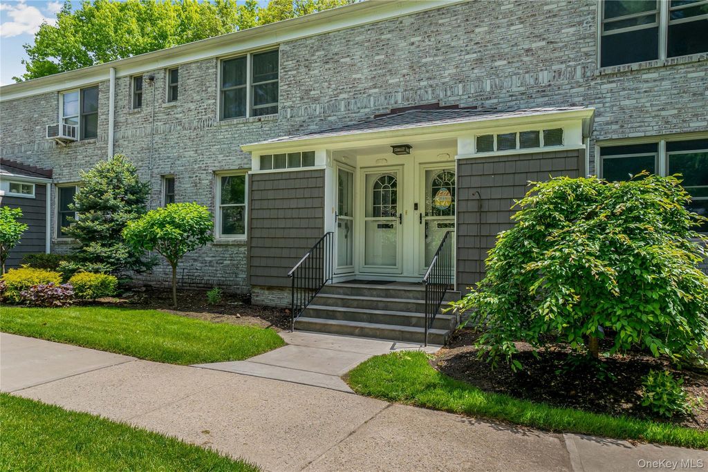 16 Glen Keith Road L, Glen Cove, NY 11542