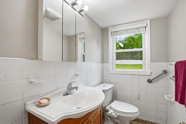 57 Lanewood Ave, Framingham, MA 01701