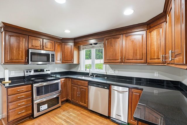 57 Lanewood Ave, Framingham, MA 01701