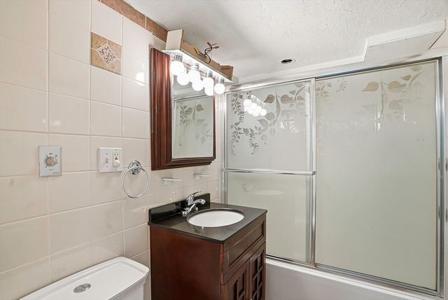 57 Lanewood Ave, Framingham, MA 01701