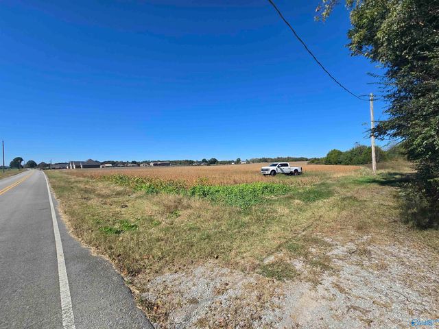 275 Ed Baeder Road, Hazel Green, AL 35750