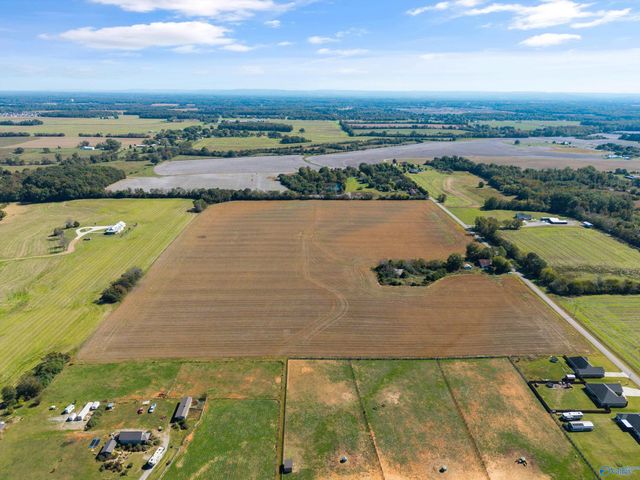 275 Ed Baeder Road, Hazel Green, AL 35750