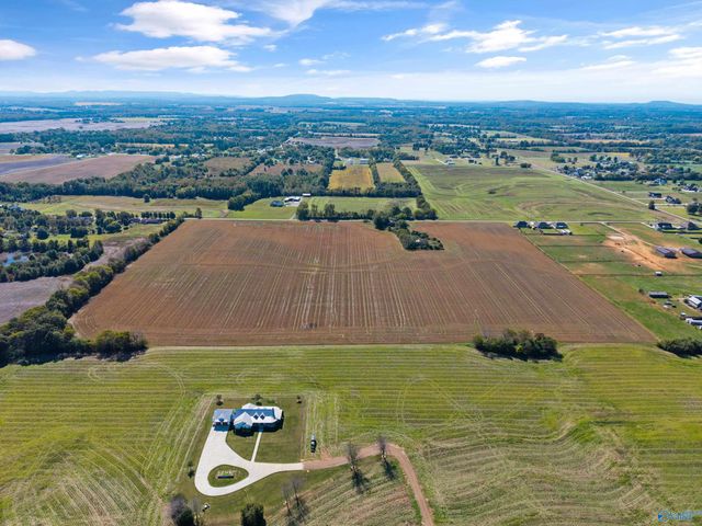 275 Ed Baeder Road, Hazel Green, AL 35750