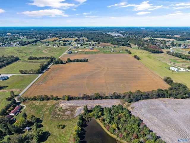 275 Ed Baeder Road, Hazel Green, AL 35750