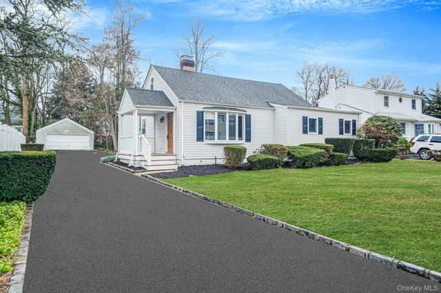 8 Florence Court, Huntington Station, NY 11746