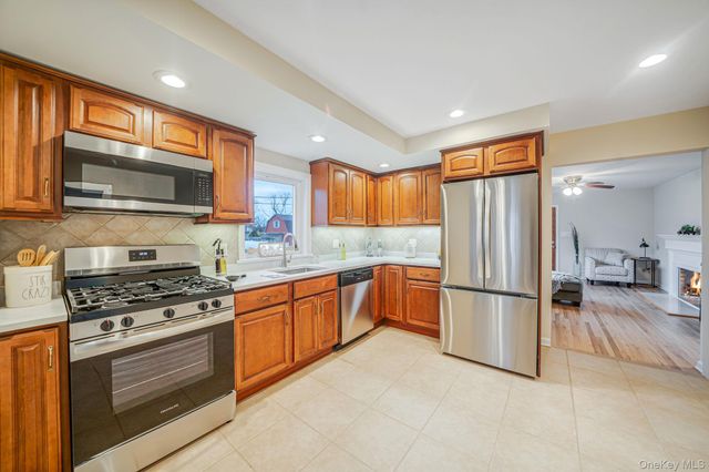 8 Florence Court, Huntington Station, NY 11746