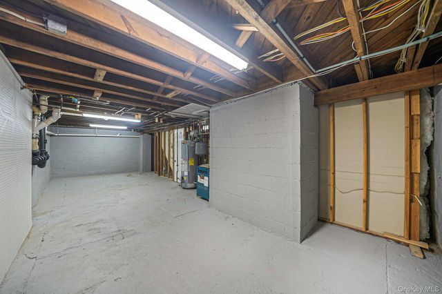 8 Florence Court, Huntington Station, NY 11746