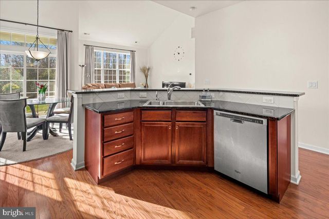 9 BELLINGHAM DR, Kendall Park, NJ 08824