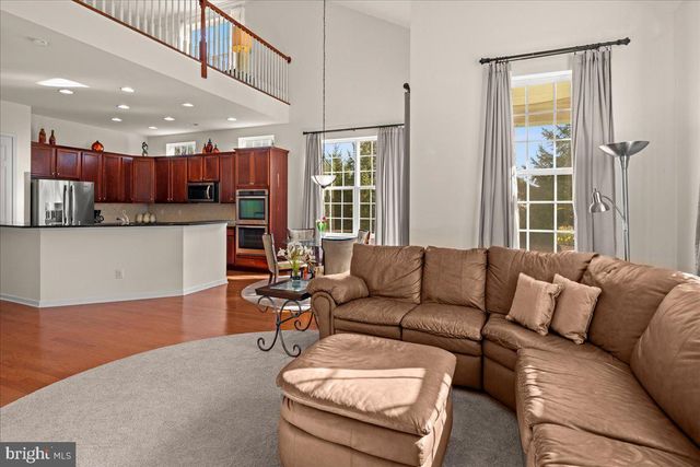 9 BELLINGHAM DR, Kendall Park, NJ 08824