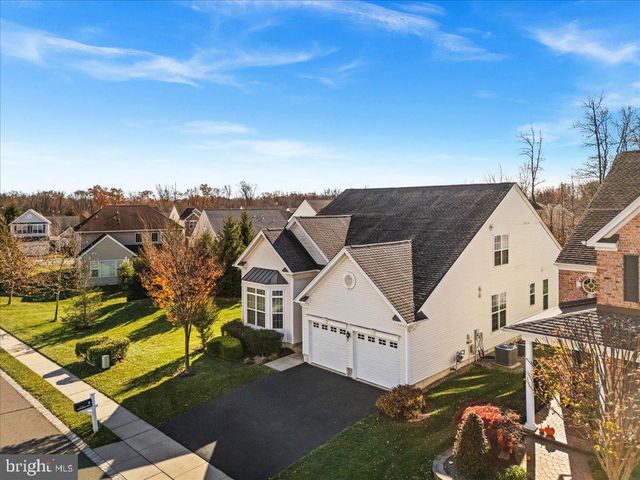 9 BELLINGHAM DR, Kendall Park, NJ 08824