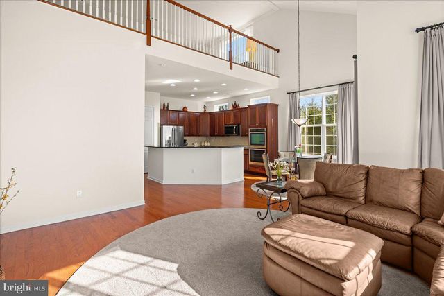 9 BELLINGHAM DR, Kendall Park, NJ 08824