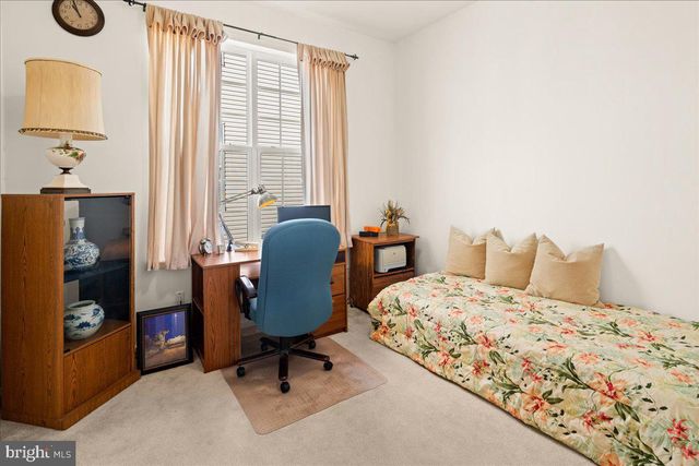 9 BELLINGHAM DR, Kendall Park, NJ 08824