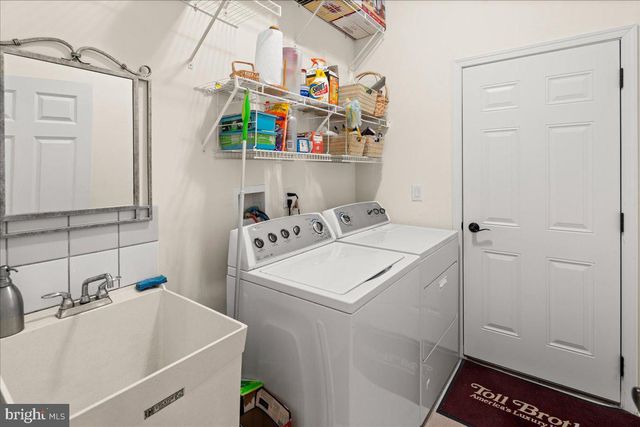 9 BELLINGHAM DR, Kendall Park, NJ 08824