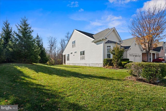 9 BELLINGHAM DR, Kendall Park, NJ 08824